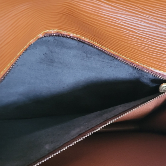 Louis Vuitton Epi Leather Sellier Dragonne Clutch-Crossbody.. Authentic..!!! - Picture 14 of 16